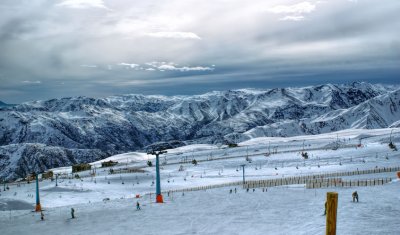 Magasin d'équipement de ski pour location de ski adulte Rossignol aux Aussois