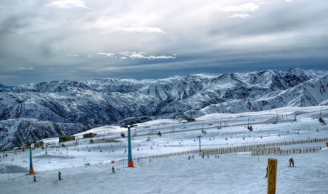 Magasin d'équipement de ski pour location de ski adulte Rossignol aux Aussois